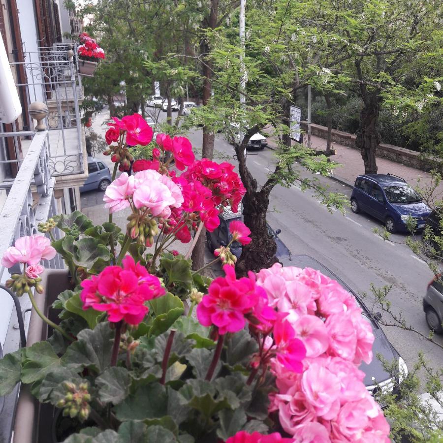 Palazzo Cosentino Bed & Breakfast Caltanissetta Bagian luar foto